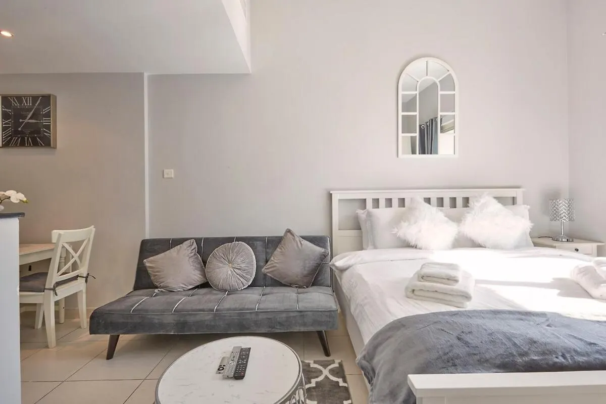 Cozy Studio Escape In Dubai Marina Apartment